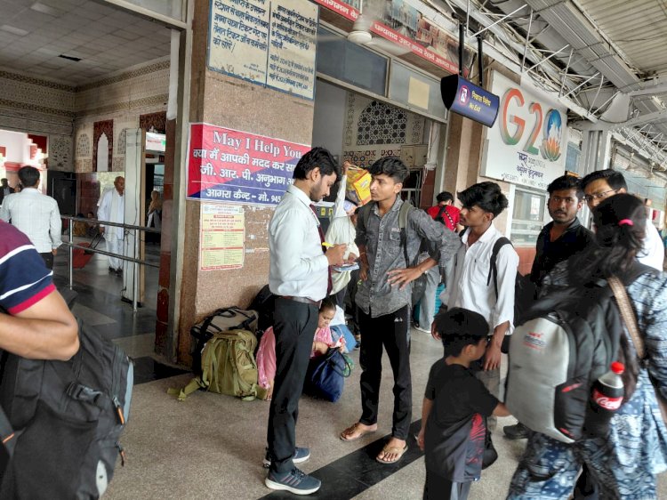 आगरा रेल मंडल में महा-चेकिंग अभियान: एक दिन में पकड़े गए 2699 बेटिकट यात्री, 17.5 लाख रुपये वसूलकर बनाया नया रिकॉर्ड
