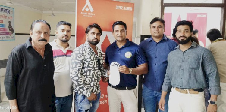 बरेली: विश्व रक्तदान दिवस पर आर्म रेसलिंग फेडरेशन के पदाधिकारियों ने किया रक्तदान