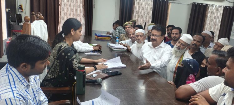 कर वृद्धि के विरोध में सड़कों पर उतरे लोग