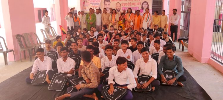 जन्मदिन पर मेधावी विद्यार्थियों का सम्मान
