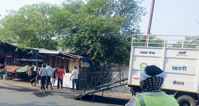 छावनी क्षेत्र में अधिकारियों का निरीक्षण अभियान