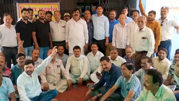 बरेली: ई-पंजीकरण के विरोध में हड़ताल