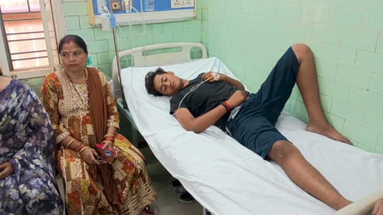 मैच के दौरान खिलाड़ी को सांप ने डसा