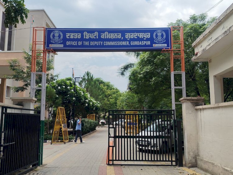 ग्रामीणों की शिकायत पर डीसी ने दिए कार्रवाई के निर्देश