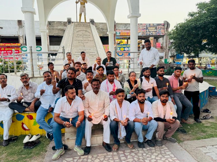 भरत भूषण तिवारी को श्रद्धांजलि, कांग्रेस का कैंडल मार्च
