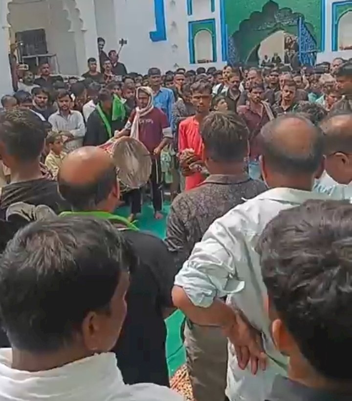 जुलूस-ए-आलम में उमड़ी अकीदतमंदों की भीड़