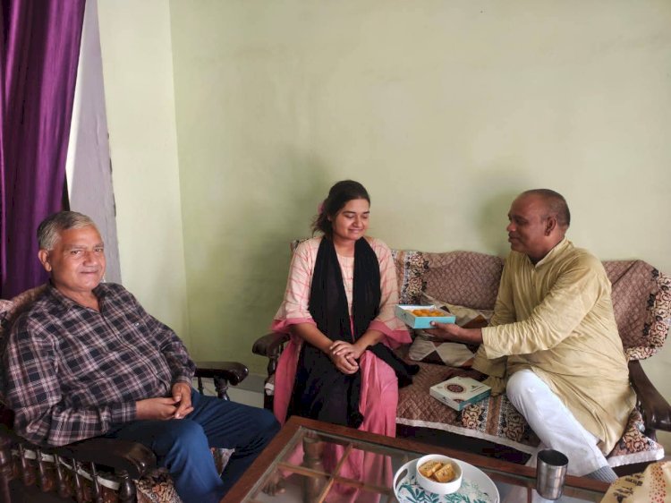 बारिश और जाम के बीच छात्रा को समय पर परीक्षा दिलाई