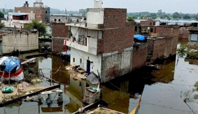 आधे घंटे की बारिश में डूबी व्यवस्था, यमुना में पहुंचा कचरा