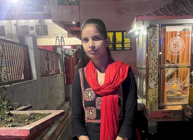 ट्रक की टक्कर से ईको कार पलटी, महिला की मौत