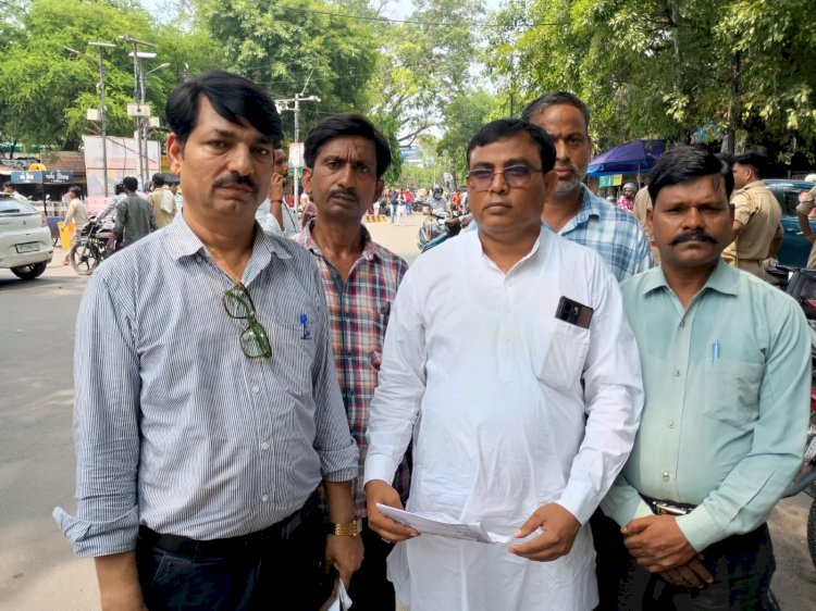 बिजली दरों और विभागीय नीतियों के विरोध में व्यापारियों का प्रदर्शन, मुख्यमंत्री के नाम सौंपा ज्ञापन