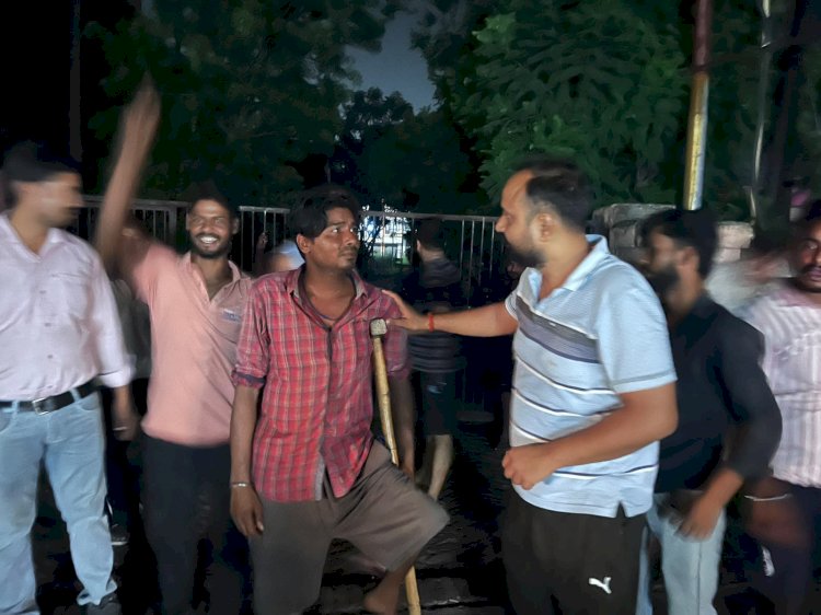 दो दिन से बिजली ठप, ग्रामीणों ने देर रात किया विद्युत उपकेंद्र का घेराव