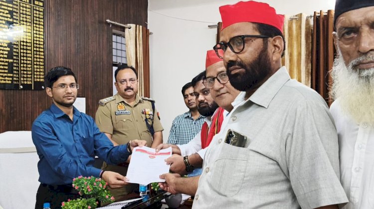 जौहर यूनिवर्सिटी के 38 भवनों पर नोटिस का विरोध, सपा ने एसडीएम को सौंपा ज्ञापन