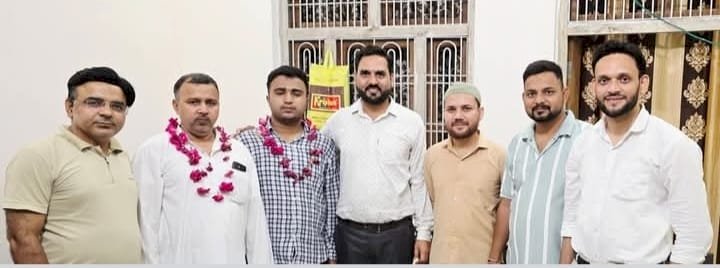 नीट में सफल छात्रों का डॉ. हिसार मेहदी ने किया सम्मान