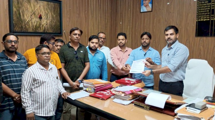 पथ विक्रेताओं के अधिकारों की मांग, व्यापार मंडल ने सौंपा ज्ञापन