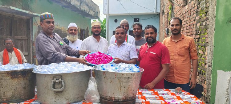जुलूस-ए-मोहम्मदी पर फूलों की वर्षा