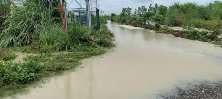 नारायण नगला में उफनाई किच्छा नदी, मेगा फूड पार्क में घुसा पानी
