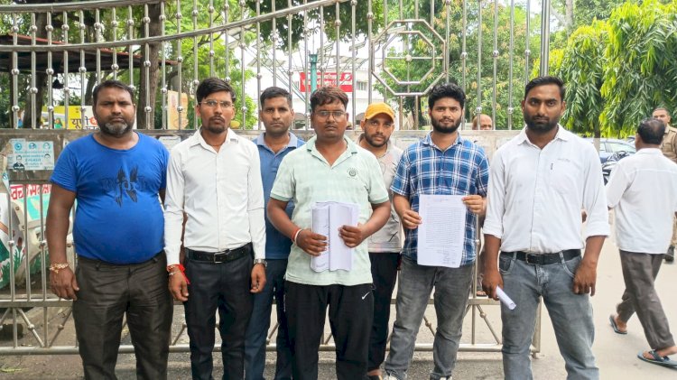 फर्जी डी.फार्मा मार्कशीट मामले में छात्रों ने डीएम से मांगा न्याय