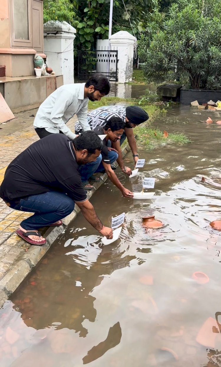 बारिश में डूबा बरेली, स्मार्ट सिटी के दावों पर सवाल